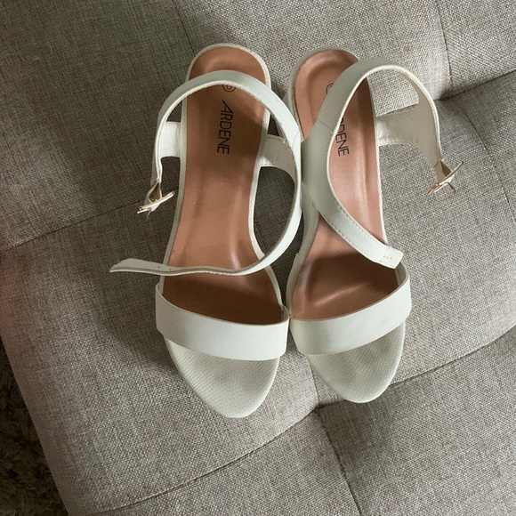 White size 6 heels from Ardene - Picture 3 of 3